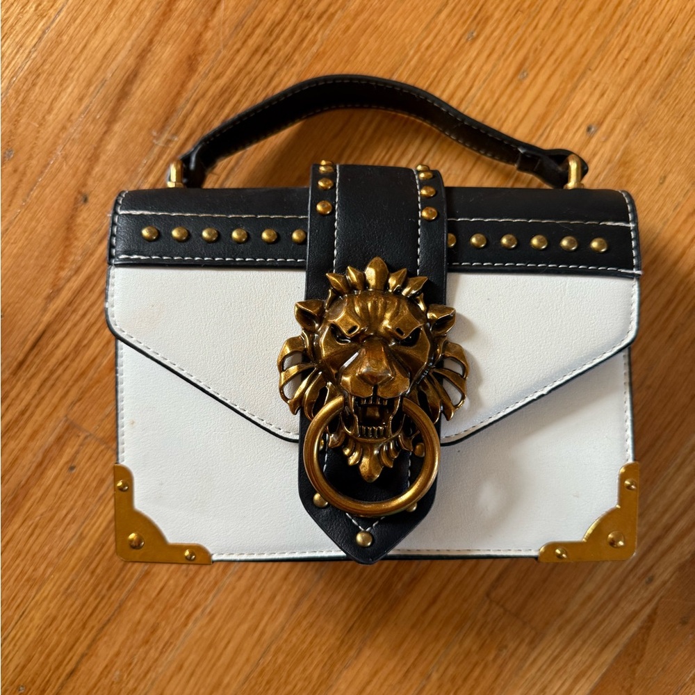 Black white lion detailed bag